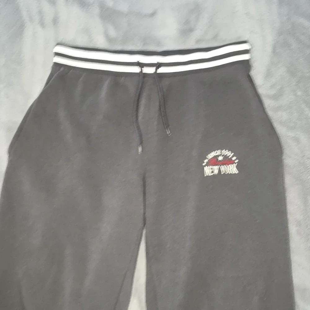 Cult Favorite Brooklyn New‎ NY 1991 Light Gray Sweatpants Size Medium